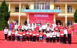 Tuyên Quang: 1,3 tỉ đồng học bổng "Vì em hiếu học" trao tặng học sinh vượt khó năm học 2023-2024