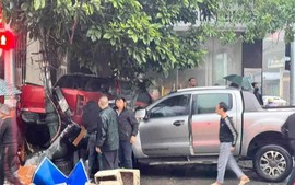 Quảng Ninh: Ô tô va chạm xe máy, 3 người tử vong
