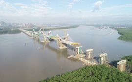 Công nhân hối hả thi công cây cầu nghìn tỉ Bến Rừng nối Hải Phòng với Quảng Ninh