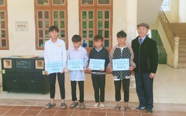 Hội Khuyến học tỉnh Sơn La hỗ trợ học sinh bị nạn vụ hỏa hoạn tại nhà ăn bán trú