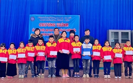 Hội Khuyến học tỉnh Hà Giang trao hơn 90 triệu đồng quà Tết tặng học sinh huyện Vị Xuyên