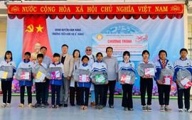 Hội Khuyến học tỉnh Lâm Đồng trao 320 suất quà, học bổng, tổ chức khám bệnh miễn phí pho phụ huynh, học sinh vùng khó