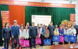Cục Hải quan Lào Cai tặng 150 áo ấm cho học sinh vùng cao Nấm Lư