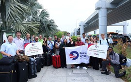 20 tình nguyện viên Peace Corps hỗ trợ dạy tiếng Anh giúp mở rộng cơ hội giáo dục và việc làm