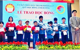 Quỹ Ánh Dương Đà Lạt trao học bổng nhân kỷ niệm 20 năm thành lập