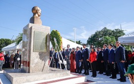 Tượng đài Chủ tịch Hồ Chí Minh tại Dominica - địa chỉ đỏ của nhân dân yêu chuộng hòa bình