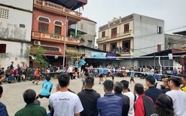 Hội làng Đồng Hương sôi động với “đặc sản” các trận bóng chuyền