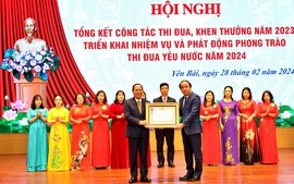 Hội Khuyến học tỉnh Yên Bái nhận Huân chương Lao động hạng Ba