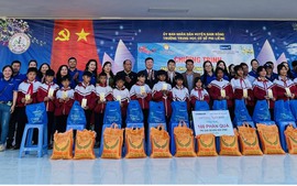 Hội Khuyến học tỉnh Lâm Đồng trao 500 phần quà Tết tặng học sinh khuyết tật, mồ côi, hộ nghèo