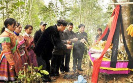 Người Mông ở Si Ma Cai mở Lễ cúng rừng đầu năm