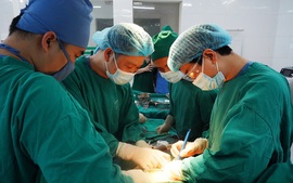 Lào Cai: Lần đầu tiên cắt khối u gan lớn thành công