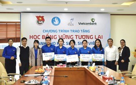 Tuyên Quang: Trao học bổng "Vững tương lai" tặng học sinh, sinh viên vượt khó