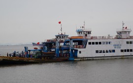 Hải Phòng: Thuê thêm phà phục vụ khách qua bến Đồng Bài - Cái Viềng