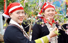 Lào Cai tôn vinh nét đẹp, giá trị văn hóa trang phục truyền thống các dân tộc