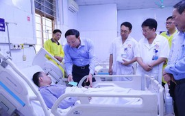 Sự cố hầm lò tại Quảng Ninh: Bí thư Tỉnh ủy Nguyễn Xuân Ký thăm, động viên công nhân bị thương