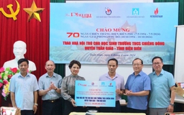 Đoàn công tác Hội Nhà báo Hà Nội làm việc tại Điện Biên, trao tặng kinh phí xây dựng trường học