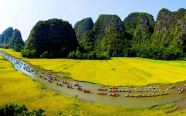Du lịch Việt Nam vào mùa cao điểm hè, lượng khách nội địa tăng vọt