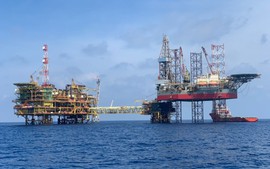 Petrovietnam trao tặng nhiều công trình ý nghĩa