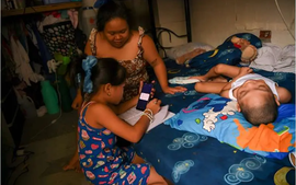 Đóng cửa trường học vì nắng nóng, trẻ em Philippines học trực tuyến trong khu ổ chuột bức bối