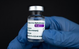 AstraZeneca thừa nhận vaccine COVID-19 có thể gây cục máu đông, giảm tiểu cầu