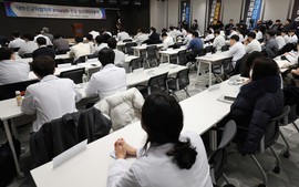 Hàn Quốc có kế hoạch bổ sung thêm 1.000 giáo sư vào các trường y