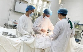 Phẫu thuật thành công khối u nang nặng hơn 3 kg tại bệnh viện tuyến huyện