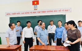 Bộ trưởng Nguyễn Kim Sơn kiểm tra chuẩn bị thi tốt nghiệp trung học phổ thông tại tỉnh Hậu Giang