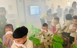 Hà Nội: Giáo viên và học sinh phường Đồng Xuân thực hành kỹ năng phòng cháy và thoát nạn