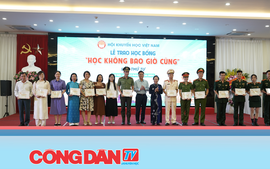 Phó Thủ tướng Chính phủ Lê Thành Long dự Lễ trao Học bổng "Học không bao giờ cùng" lần thứ 4