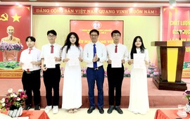 Kết nạp Đảng cho 5 học sinh ưu tú Trường Trung học phổ thông Chuyên Lào Cai