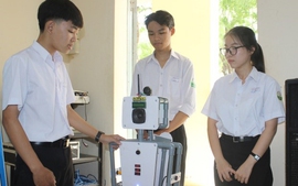 3 học sinh chế tạo robot cho người khuyết tật và mong muốn được nhân rộng