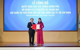 Trao quyết định bổ nhiệm 2 Phó Giám đốc Đại học Quốc gia Thành phố Hồ Chí Minh