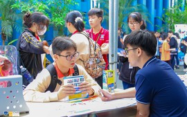 Trường Đại học Nguyễn Tất Thành trao học bổng giá trị lớn