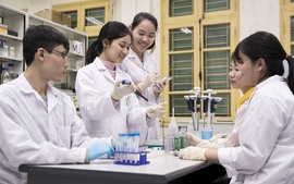 Đại học Quốc gia Hà Nội thực hiện chính sách hỗ trợ tài chính đối với cán bộ khoa học xuất sắc 