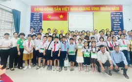 Năm học mới 2024-2025, thêm nhiều suất học bổng được trao cho học sinh hoàn cảnh khó khăn  