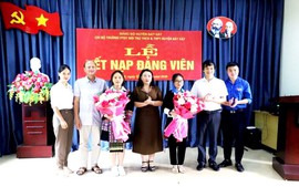 2 học sinh người dân tộc thiểu số ở vùng cao Bát Xát được kết nạp vào Đảng