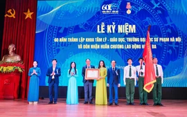 Khoa Tâm lý - Giáo dục, Trường Đại học Sư phạm Hà Nội nhận Huân chương Lao động