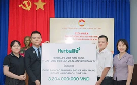 Herbalife Việt Nam đóng góp hơn 3,2 tỷ đồng chung tay hỗ trợ đồng bào vùng bão lũ