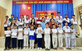 Hội Khuyến học Tuyên Quang hỗ trợ trường học và học sinh khắc phục hậu quả bão lũ