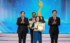 Nhà giáo nhân dân Nguyễn Thị Hiền và sản phẩm đặc biệt: "Sự nghiệp trồng người"