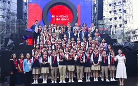 Trải nghiệm Ngày hội An toàn trực tuyến “Không Một Mình” tại phố đi bộ Hà Nội