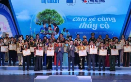 Tuyên dương 80 gương giáo viên tiêu biểu xuất sắc tại Chương trình “Chia sẻ cùng thầy cô” năm 2025