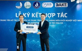 Trao tặng 500 suất học bổng “Khởi nghiệp Kinh tế số” cho sinh viên Đại học Quốc gia Hà Nội 