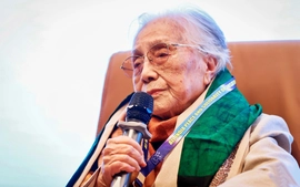 Nguyên Phó Chủ tịch nước Nguyễn Thị Bình xúc động nhận Giải thưởng Hòa bình Romesh Chandra