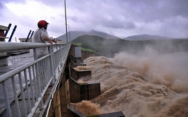 Ứng phó với lũ dâng cao trên các con sông miền Trung và Tây Nguyên