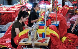 Làng may cờ Từ Vân đỏ thắm niềm tự hào