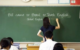 Giáo viên dạy tiểu học mở lớp dạy Tiếng Anh không dạy chương trình của Bộ có vi phạm quy định không?