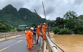 Khôi phục cấp điện cho 881.003 khách hàng ở miền Trung - Tây Nguyên sau mưa lũ