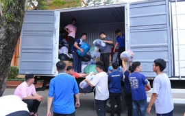 Đồng loạt các trường đại học ở Thành phố Hồ Chí Minh giảm học phí, hỗ trợ sinh viên vùng lũ