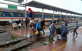 Ngành đường sắt thiệt hại nặng nề do ảnh hưởng của bão số 13 (bão Kalmaegi)